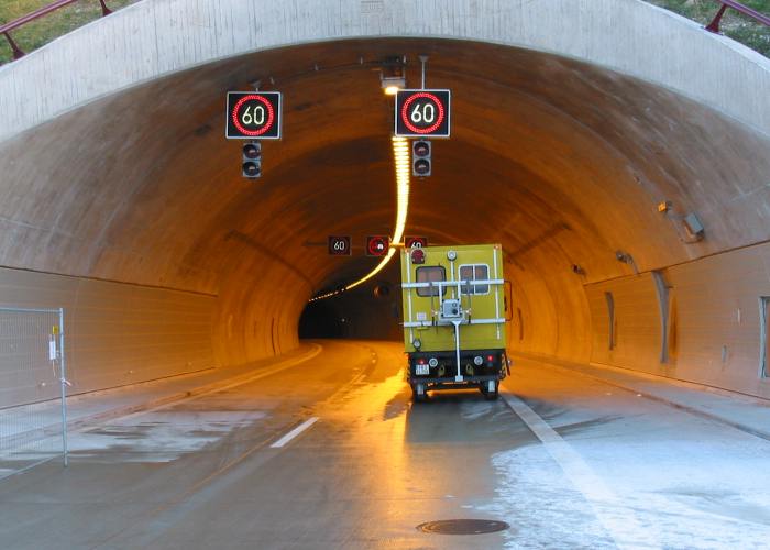 Der SPACETEC TS3 Dreikanal-Tunnelscanner im Einsatz in einem Straßentunnel